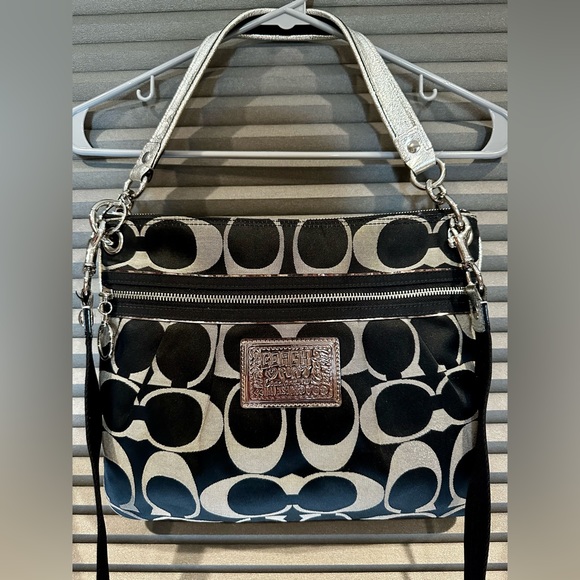 Coach Poppy Bag with Crossbody Option 15318 - Picture 2 of 6